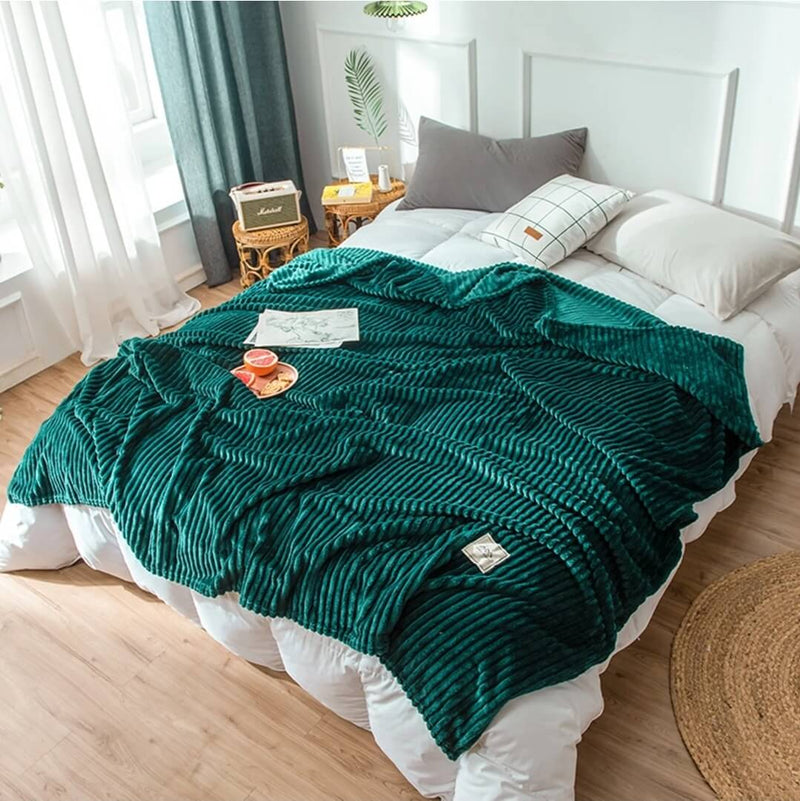 Soft Warm Flannel Blanket - Cuddly Sofa Throw (Dark Green)