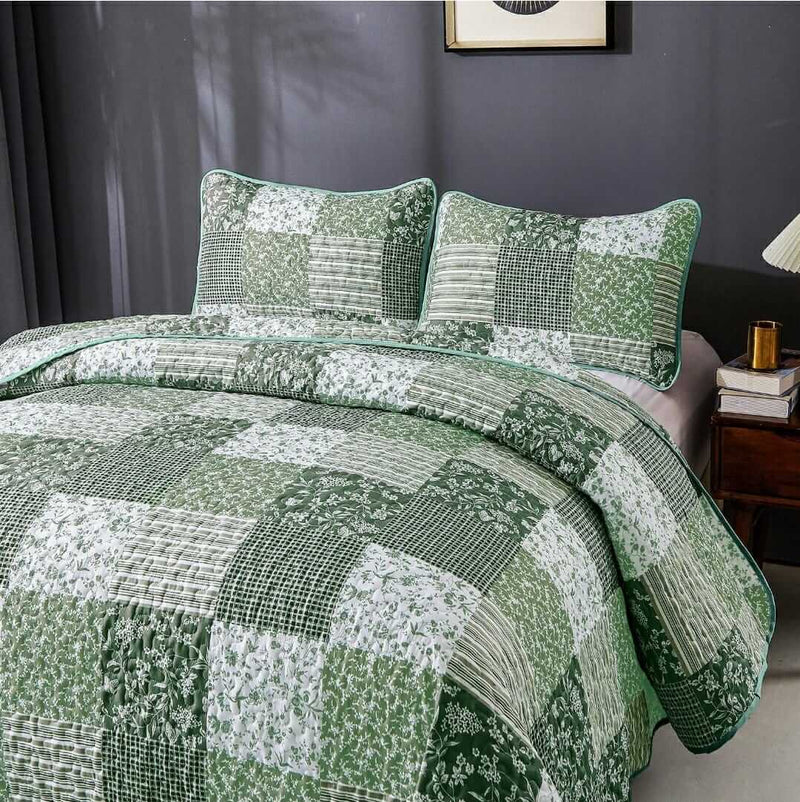 2025 Green Patchwork Quilted Bedspread Coverlet Sets (3Pcs)