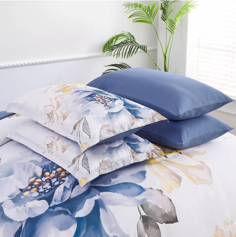 White Base Blue Floral Comforter Set-Quilt Set (3Pcs)