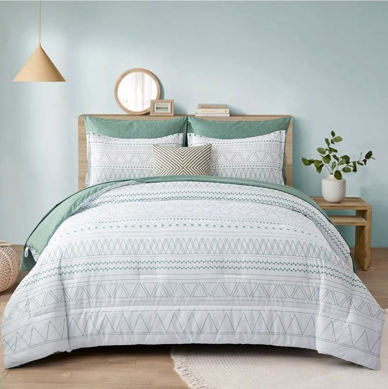 Striped Green Quilted 7 Piece Comforter & Fitted/Flat Sheet Set Pillowcases