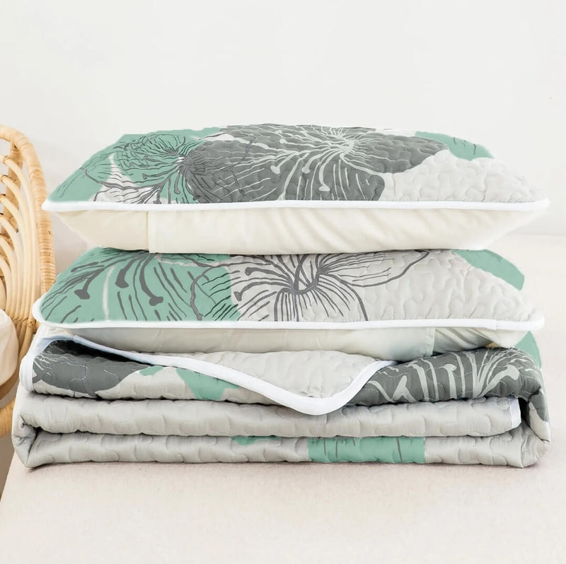 Greyish Green Floral Bedspread Coverlet Sets (3Pcs)