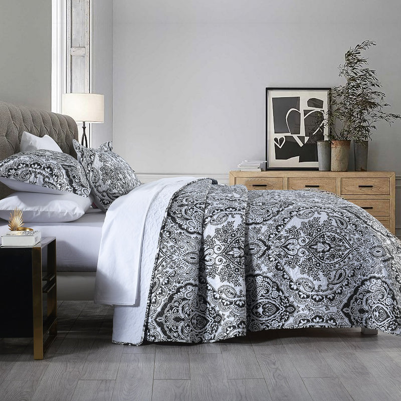 Classic Black & White Damask Quilted Bedspread Coverlet Set (3Pcs)