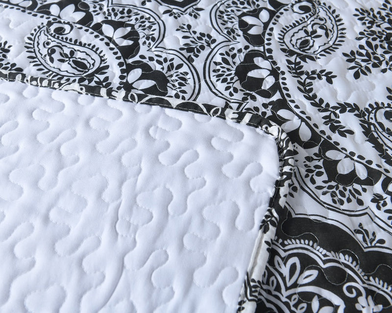 Classic Black & White Damask Quilted Bedspread Coverlet Set (3Pcs)