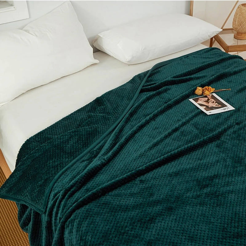 Soft Warm Fleece Blanket - Cuddly Plush Sofa Throw (Green)