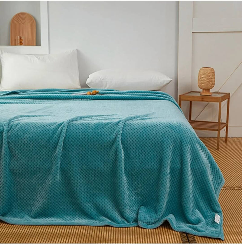 Soft Warm Fleece Blanket - Cuddly Plush Sofa Throw (Blue)