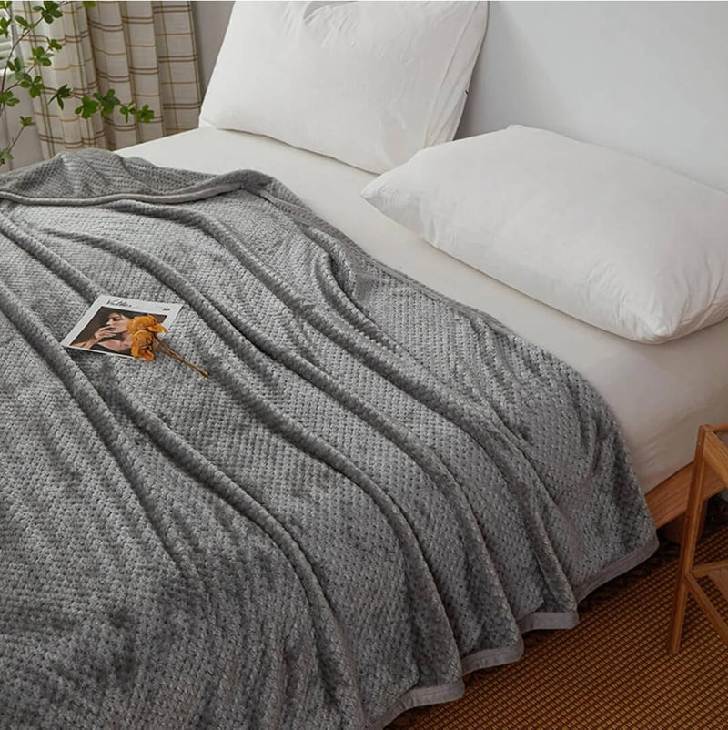 Soft Warm Fleece Blanket - Cuddly Plush Sofa Throw (Grey)