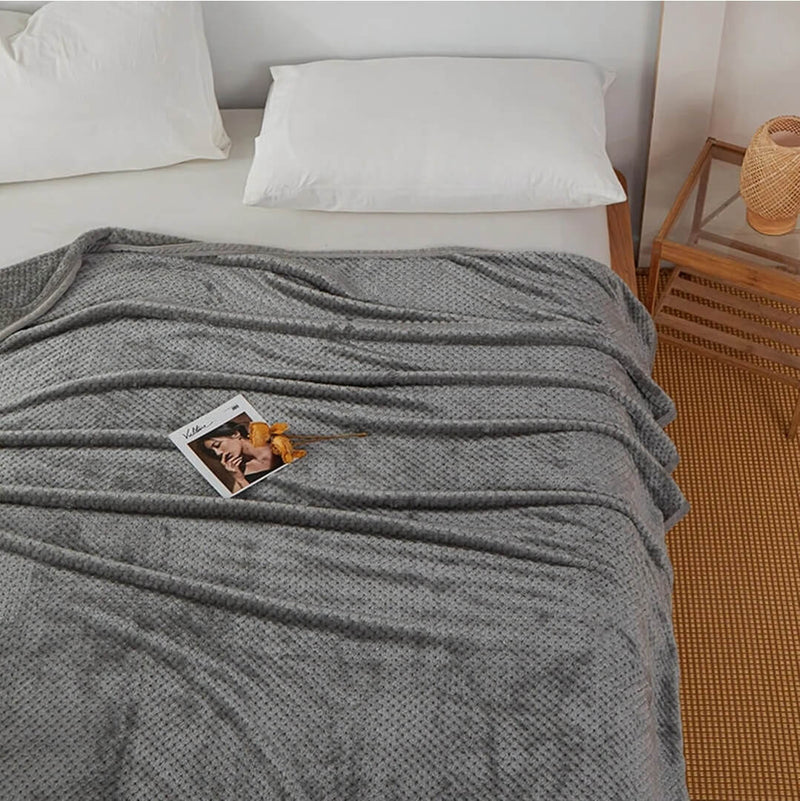 Soft Warm Fleece Blanket - Cuddly Plush Sofa Throw (Grey)