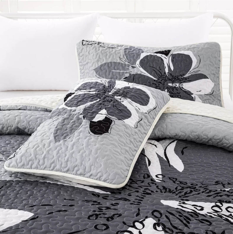 Greyish Black Floral Quilted Bedspread Coverlet Sets (3Pcs)