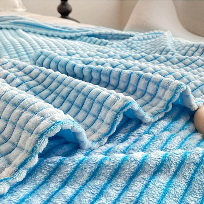 Soft Warm Flannel Blanket - Cuddly Sofa Throw (Blue)