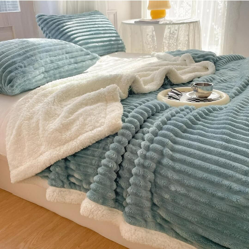 Soft Warm Flannel Blanket - Cuddly Sofa Throw (Blueish)