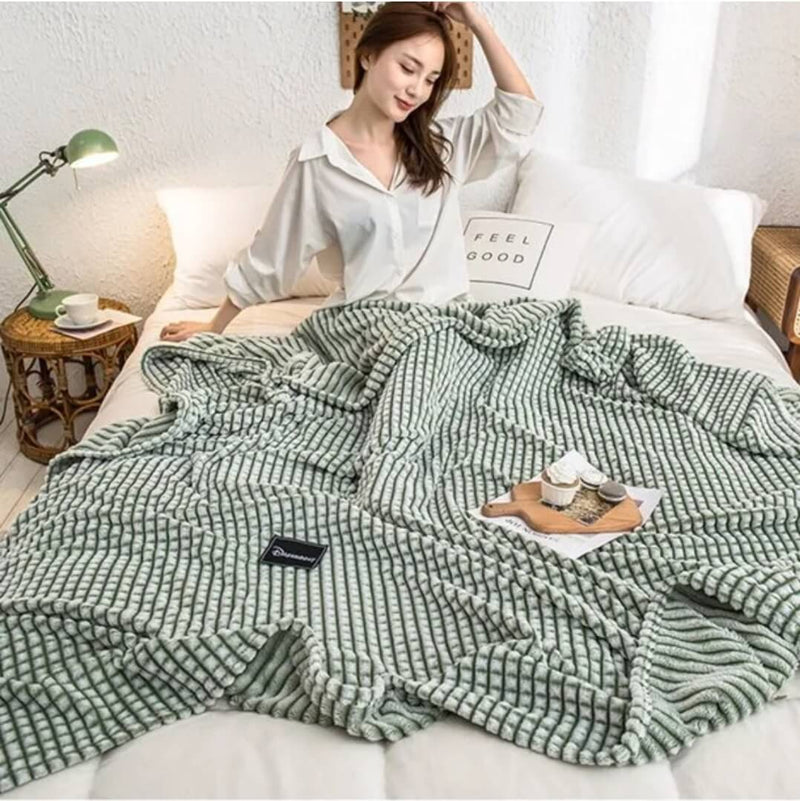Soft Warm Flannel Blanket - Cuddly Sofa Throw (Greenish)