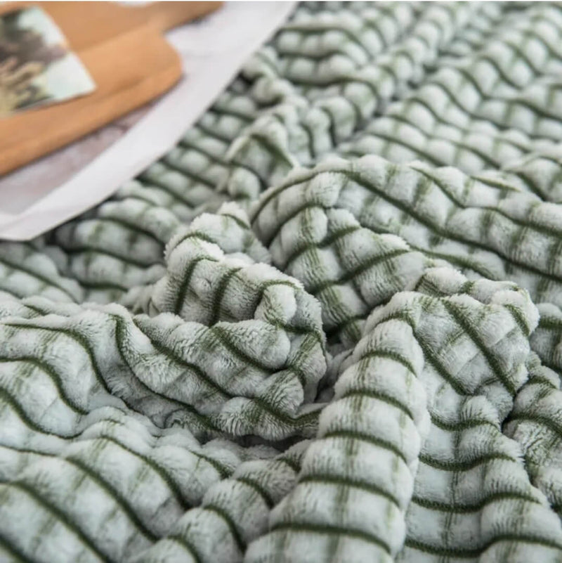 Soft Warm Flannel Blanket - Cuddly Sofa Throw (Greenish)