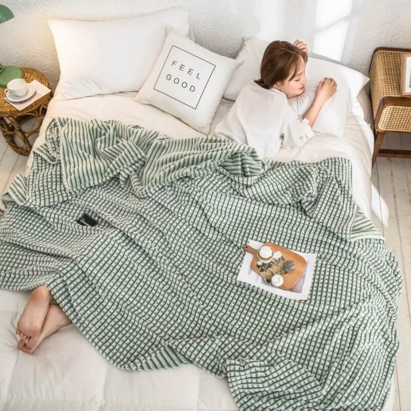 Soft Warm Flannel Blanket - Cuddly Sofa Throw (Greenish)