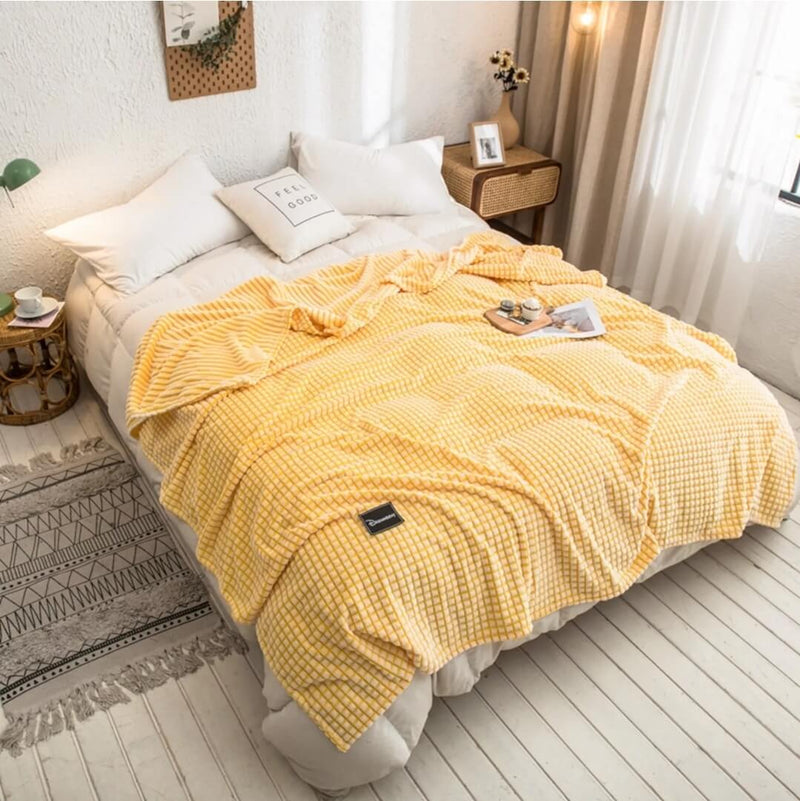 Soft Warm Flannel Blanket - Cuddly Sofa Throw (Light Yellow)