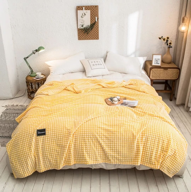 Soft Warm Flannel Blanket - Cuddly Sofa Throw (Light Yellow)