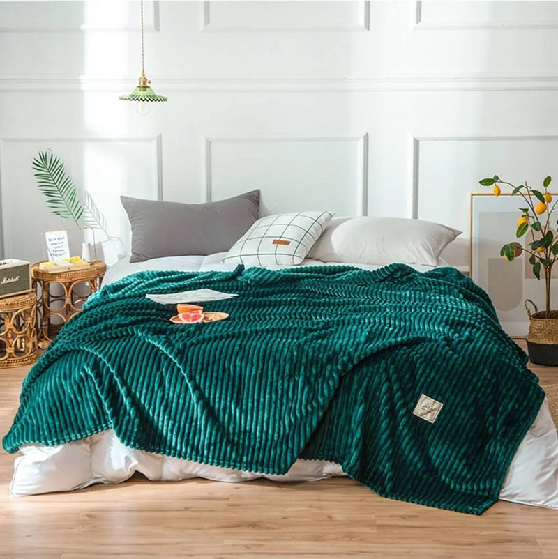 Soft Warm Flannel Blanket - Cuddly Sofa Throw (Dark Green)