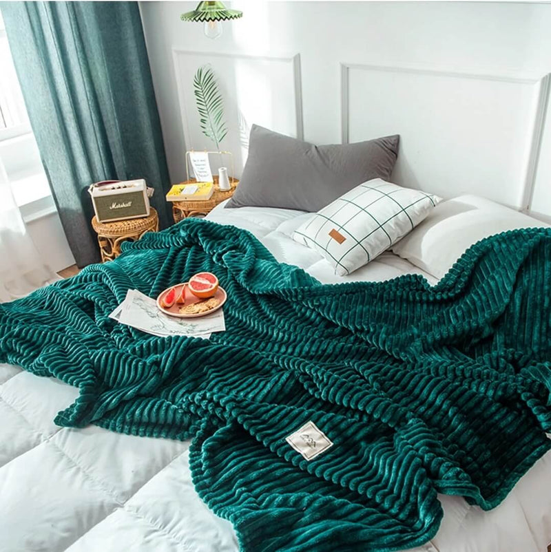 Soft Warm Flannel Blanket - Cuddly Sofa Throw (Dark Green)