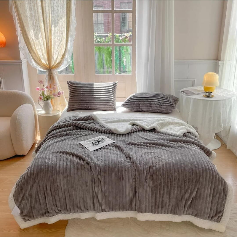 Soft Warm Flannel Blanket - Cuddly Sofa Throw (Greyish)