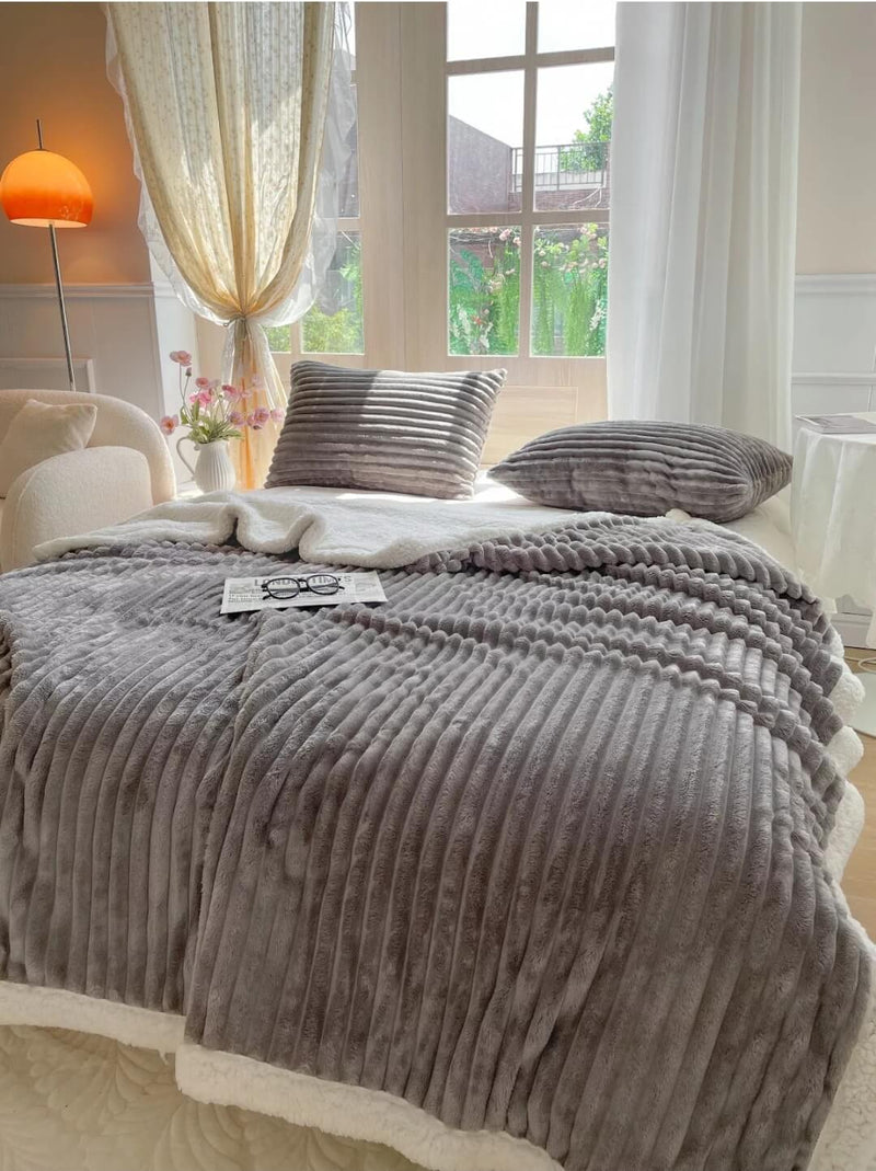 Soft Warm Flannel Blanket - Cuddly Sofa Throw (Greyish)